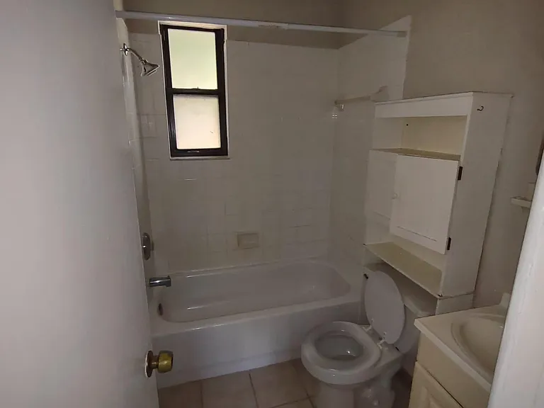 2133 University Blvd S — Photo 14