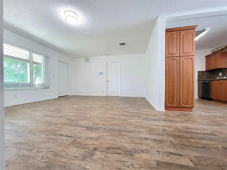 5721 Jefferson St — Photo 18