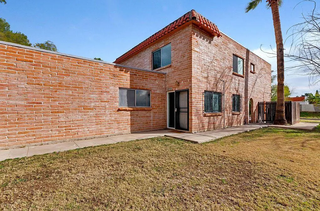 Building Photo - 6656 E Calle La Paz #C