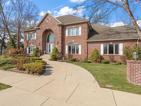 3rd image of 7412 Forest Ridge Dr