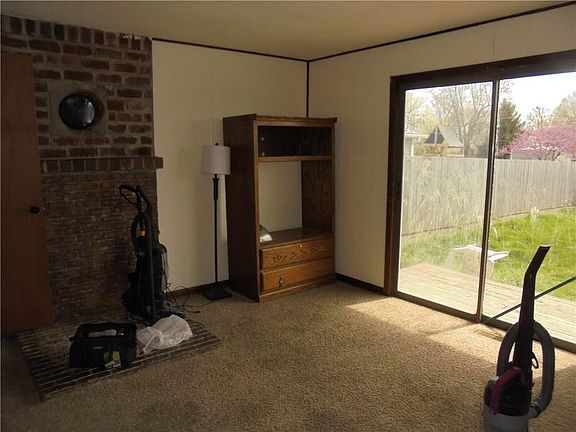 5th image of 215 W McKee St