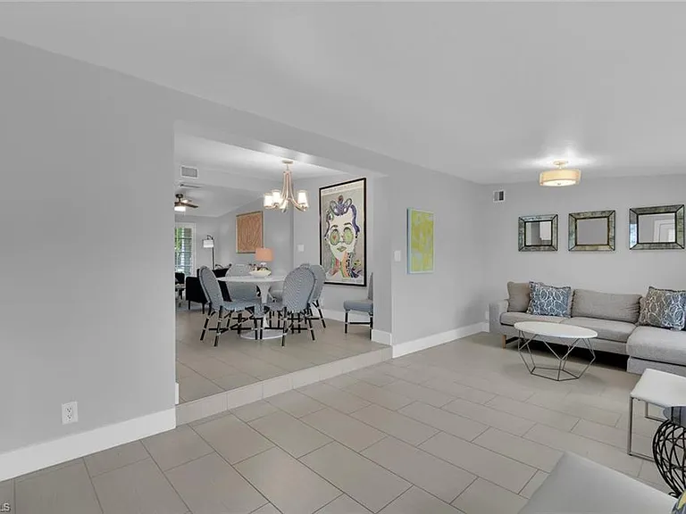 2048 Harbor Ln — Photo 11