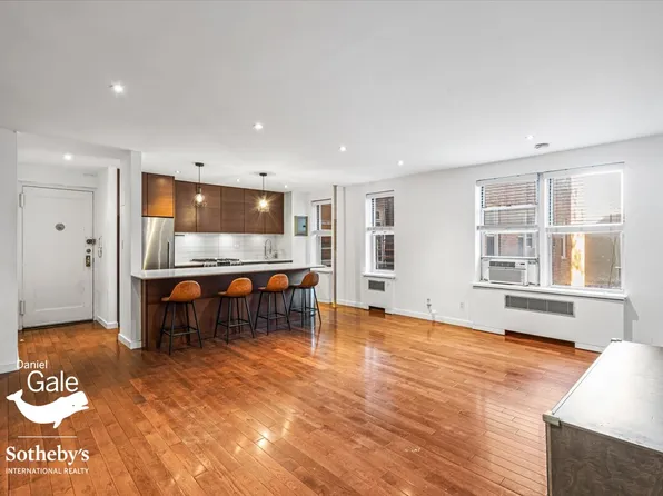 65-35 Yellowstone Boulevard image 7 of 21