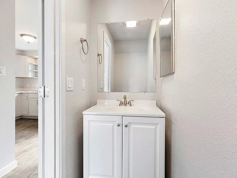 Cedars Apartments & Daffodil Court Townhomes — Photo 25