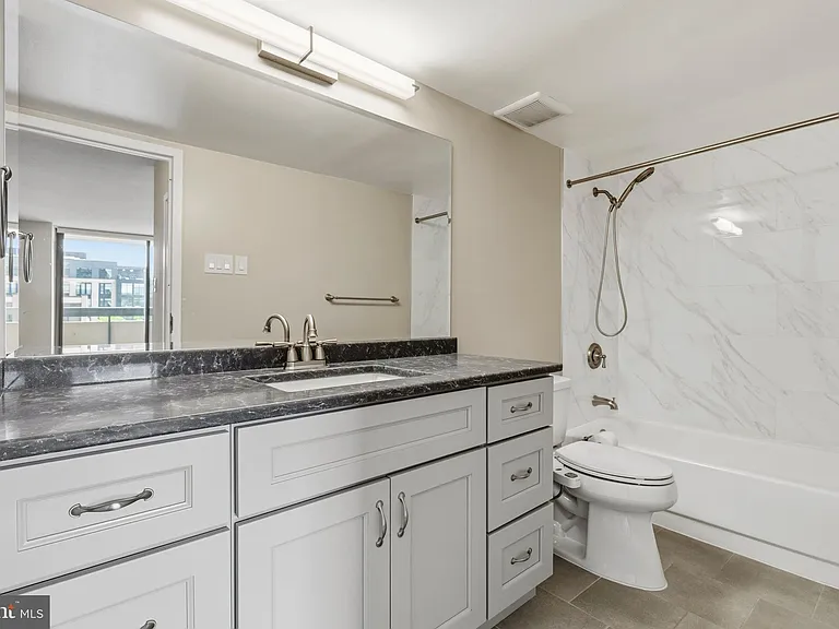400 Madison St #310 — Photo 22