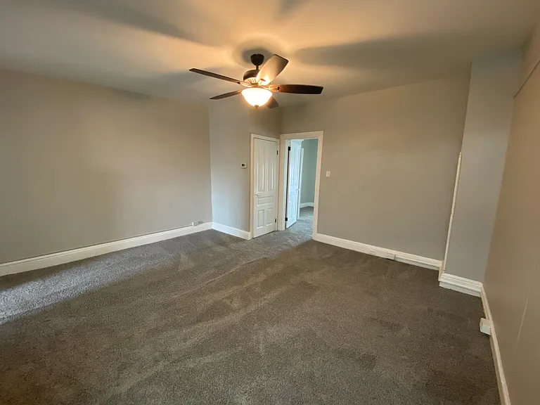 1127 W King St #3 — Photo 8