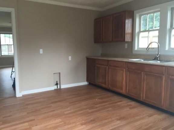3rd image of 8173 Gum St
