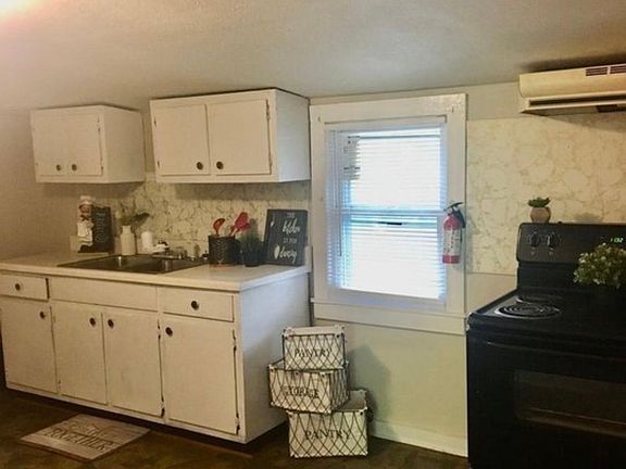 4th image of 310 Carson Dr