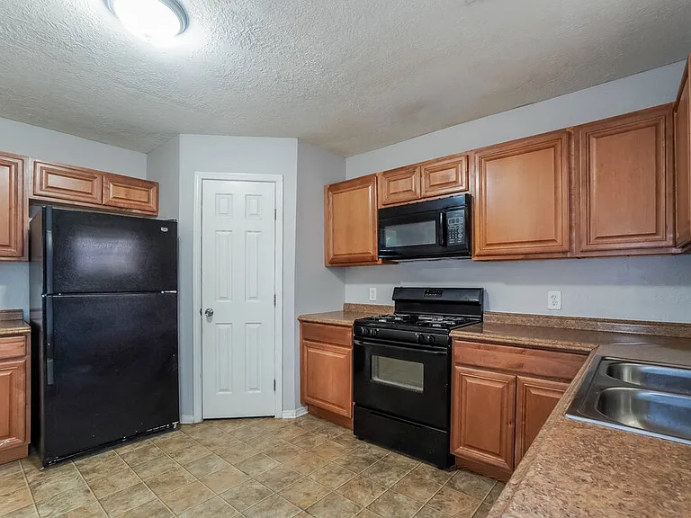 15154 Elstree Dr — Photo 9