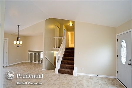 5th image of 901 E Chicory Ln