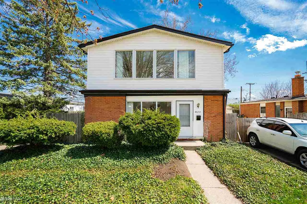30214 Garry Ave photo 1