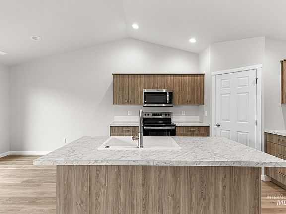 3rd image of 1071 Woods Bog Ave