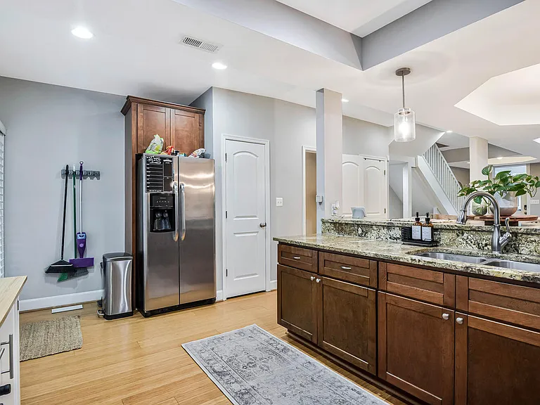 821 Madison St NW — Photo 16