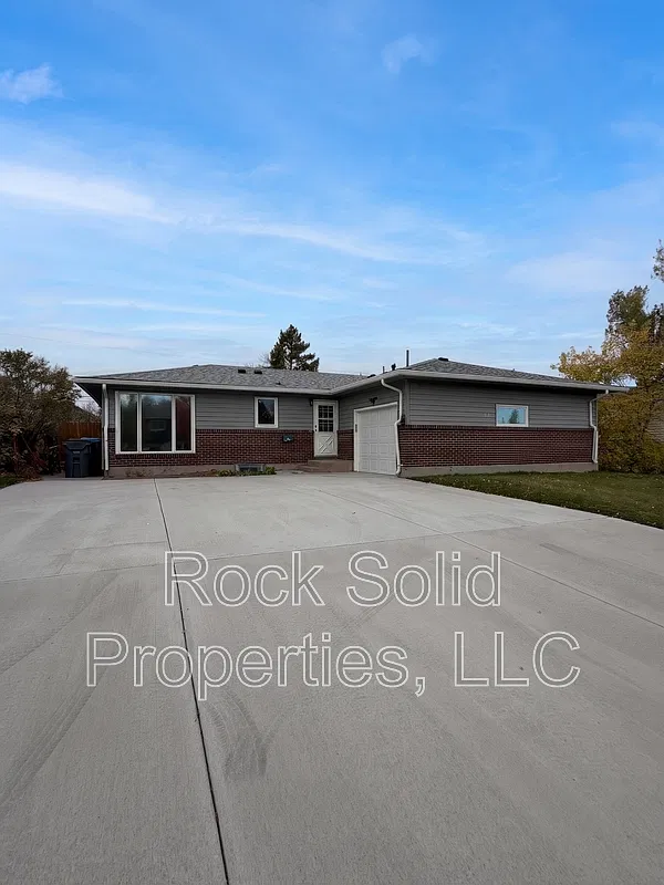 4 bed, 3.0 bath, 2532 sqft, $2,295 — Photo 1