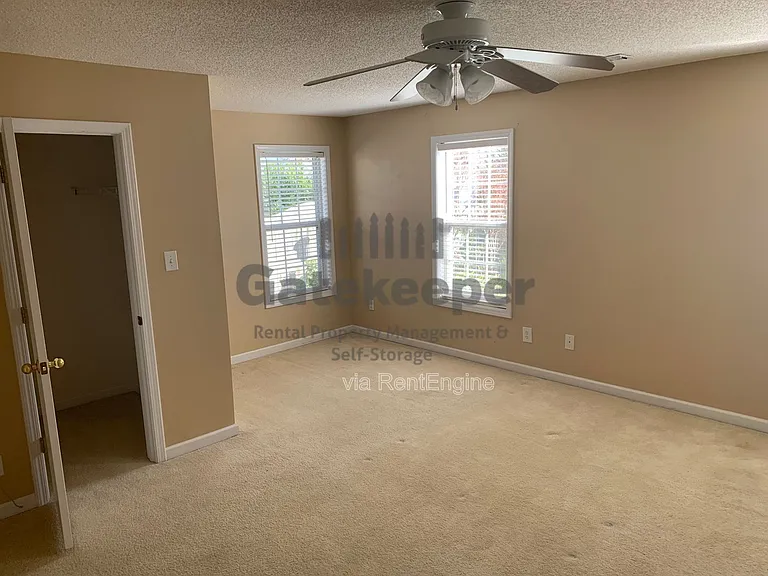 30 Courtyard Ln #30 — Photo 12