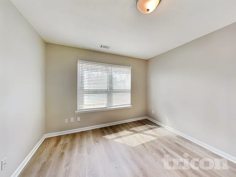 1289 Avington Glen Dr — Photo 15