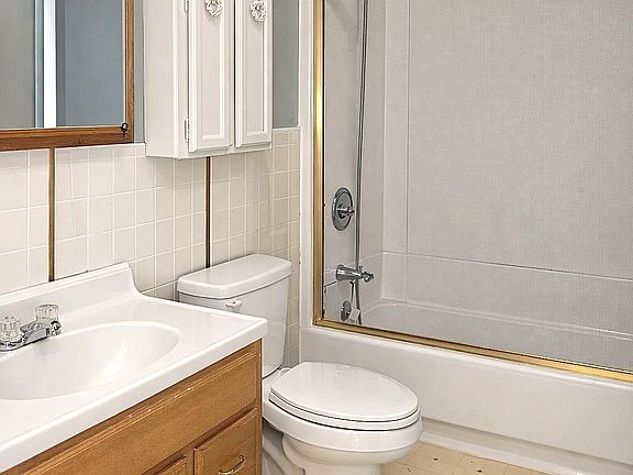 4th image of 512 E Riverside Dr