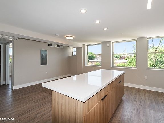 5th image of 211 Elm St NW #305