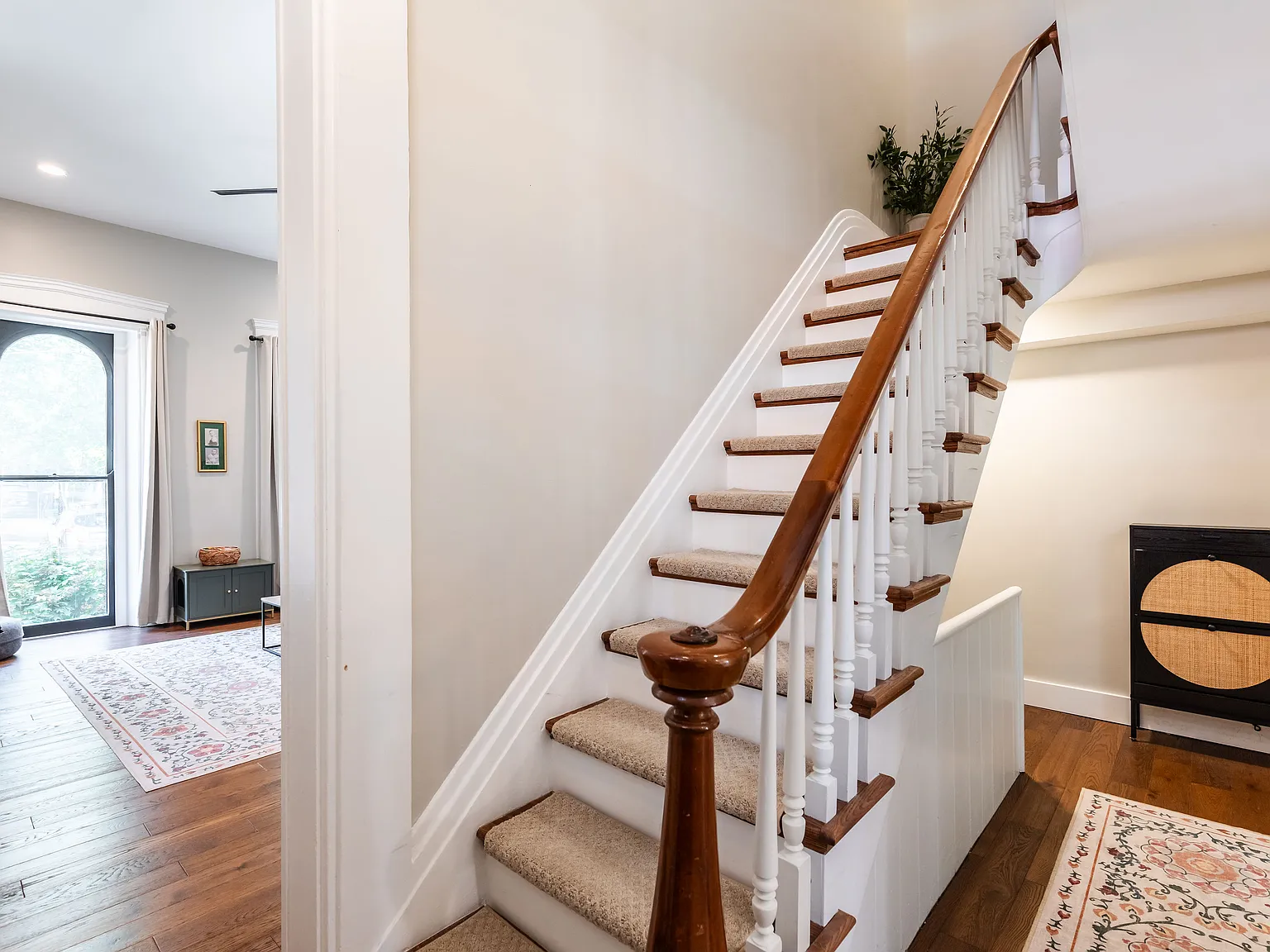 4 bed, 2.5 bath, 3000 sqft, $3,800 — Photo 4