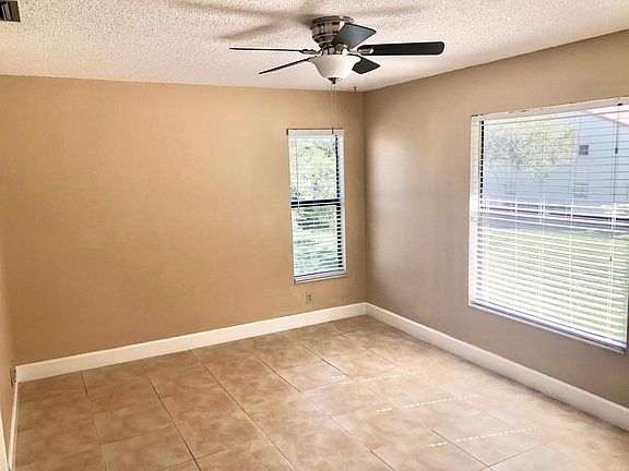 4th image of 3300 Jaywood Ter #2200