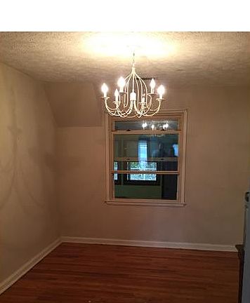 3rd image of 1015 Cove Way