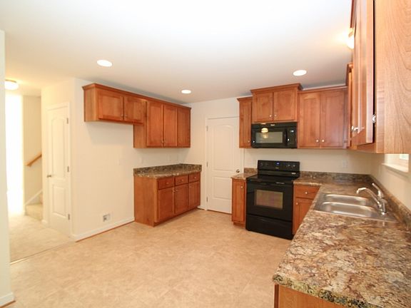 4th image of 3901 Forest Vine Dr