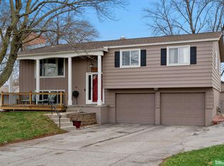 9321 Redman Cir, Omaha, NE 68134