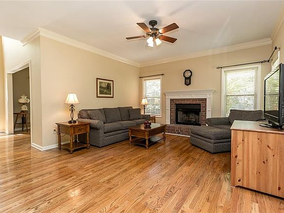 5th image of 2940 Splitwood Dr
