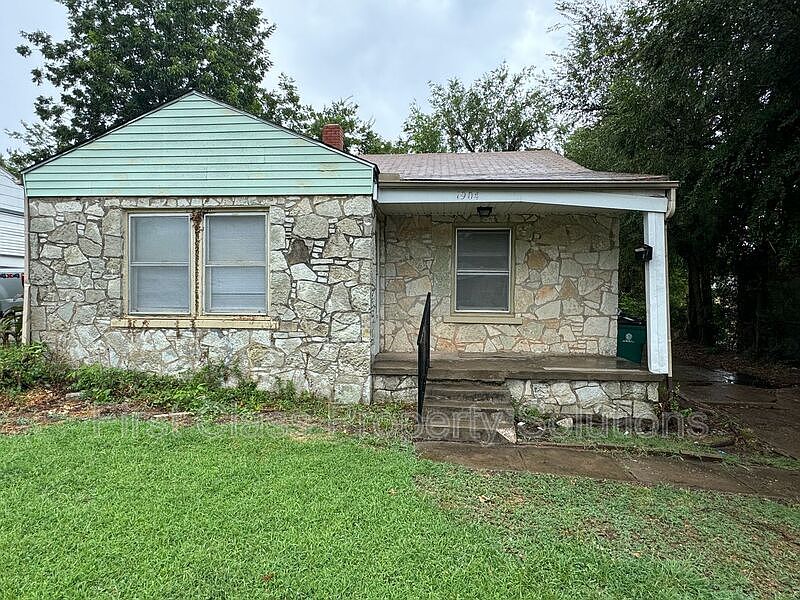 1st image of 1904 NE 25th St