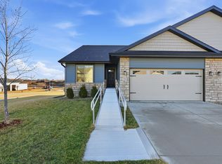 720 Creekside Dr, Tiffin, IA 52340