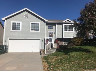 18212 Lillian St, Omaha, NE 68136