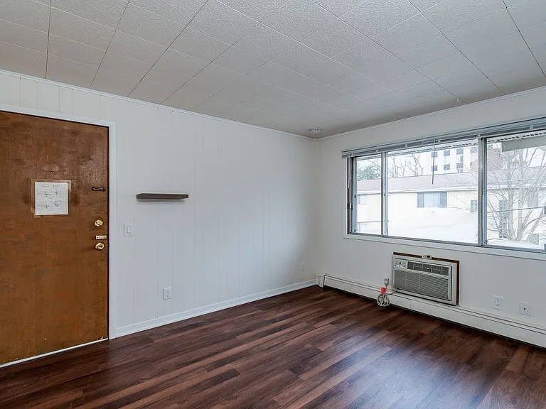 401 Chamberlain Ave — Photo 7
