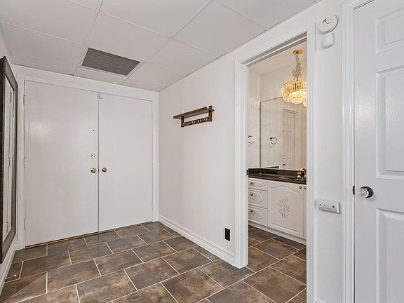 4th image of 521 Montana Ave APT 106