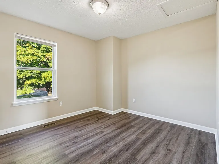 Fox Pointe Apartments — Photo 15