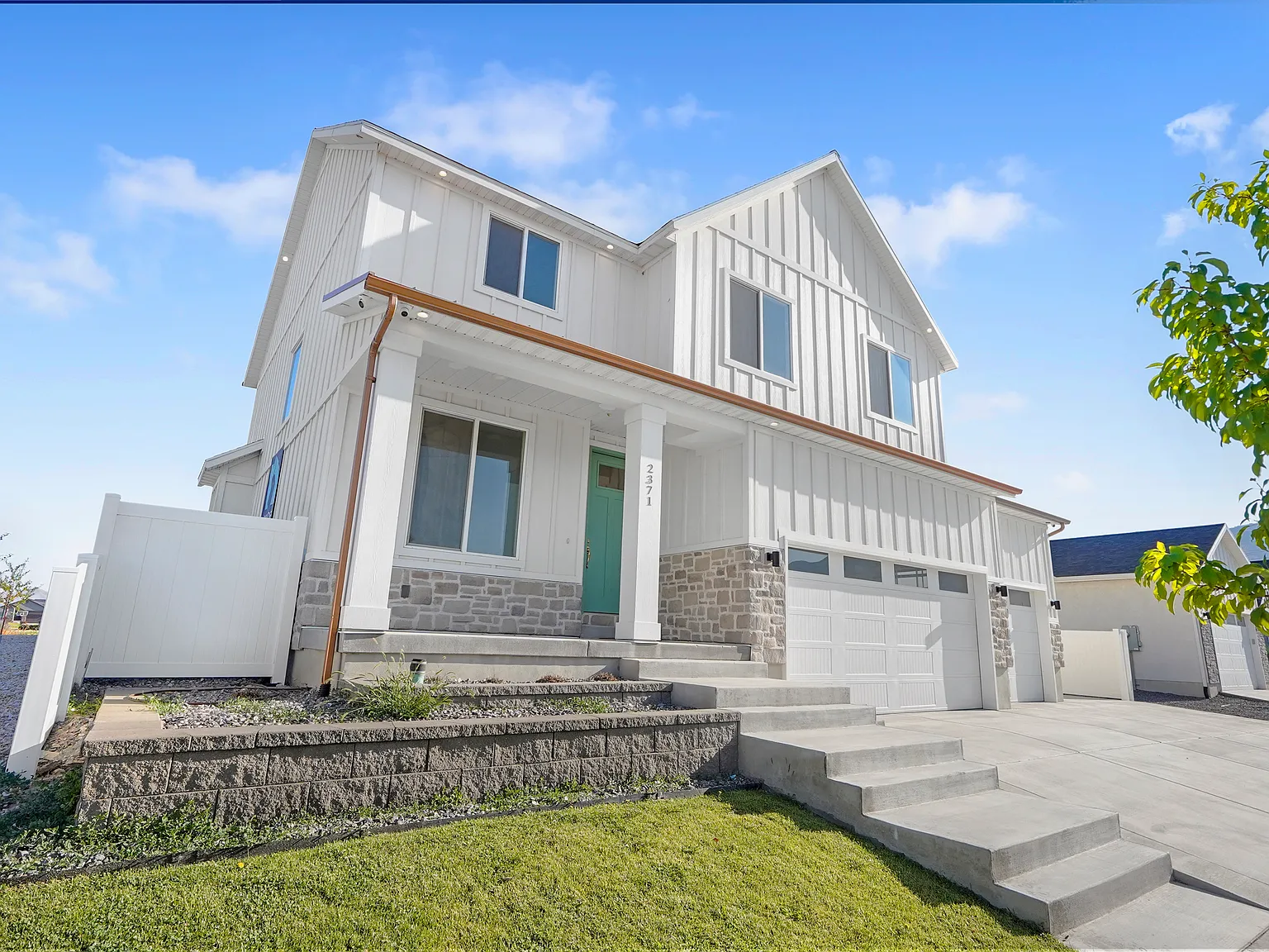 6 bed, 3.5 bath, 3133 sqft, $3,000 — Photo 2