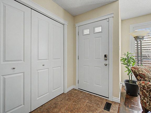 3rd image of 42 Woodlake Rd