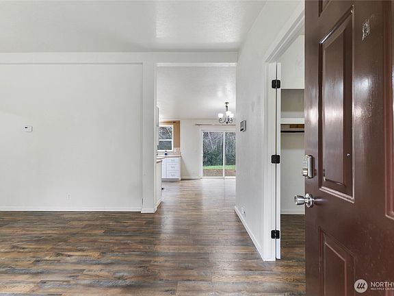 4th image of 260 E Lansky Dr