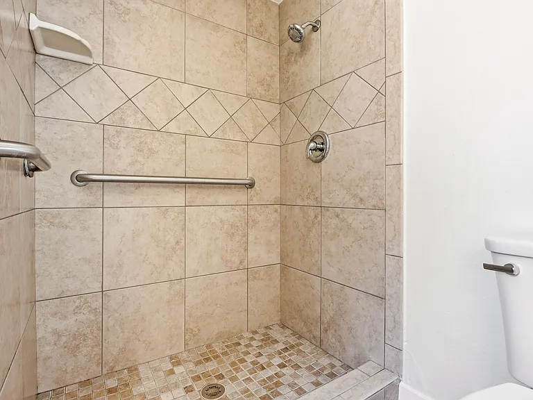 1451 Kenora St — Photo 22