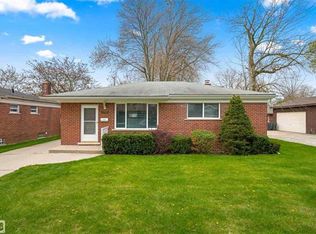 29705 Elmgrove St, Saint Clair Shores, MI 48082
