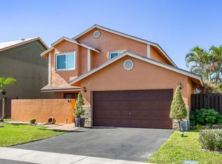 940 SW 96th Avenue, Pembroke Pines, FL 33025