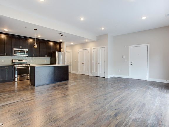 2nd image of 59 Willet St APT 6