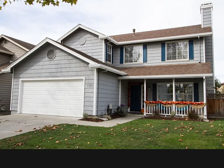 1715 Burlington Dr — Photo 2