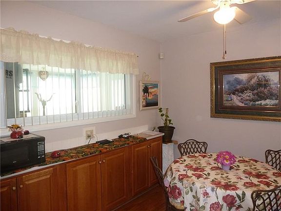 4th image of 1560 Idaho St