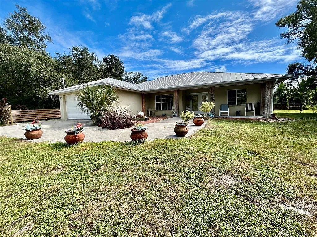 3 bed, 2.0 bath, 1466 sqft, $4,500 — Photo 2