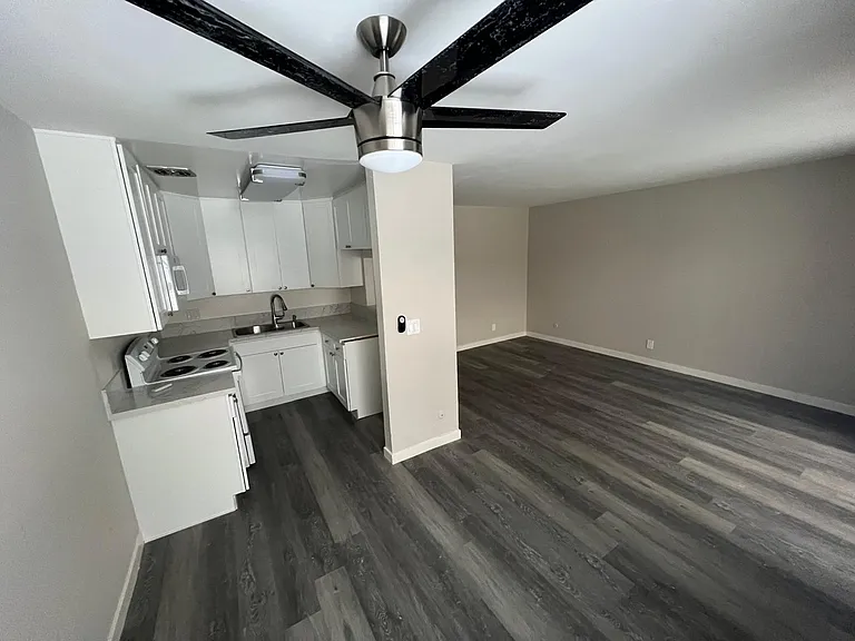 401 S. Hobart Ave — Photo 12