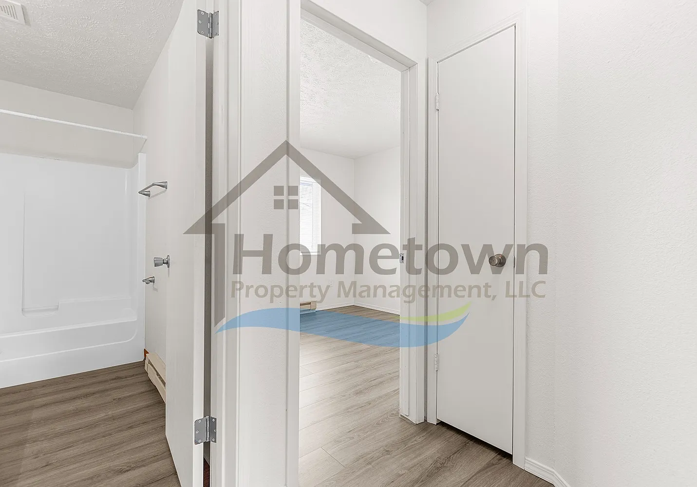 2 bed, 800 sqft, $1,300 — Photo 3