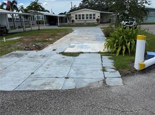 208 Tankey Dr, Palmetto, FL 34221