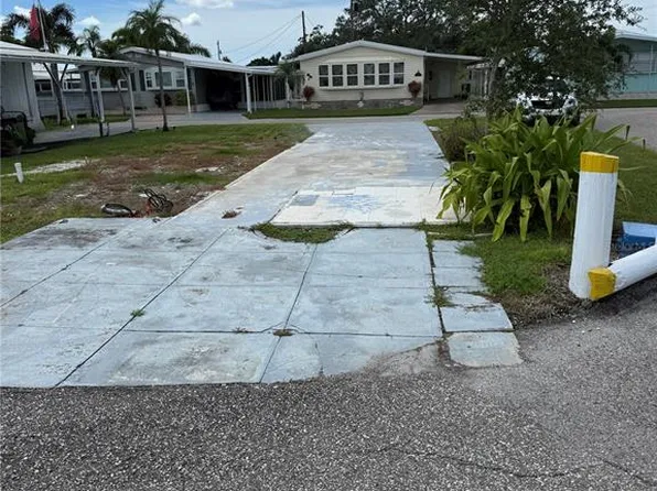 208 Tankey Dr, Palmetto, FL 34221