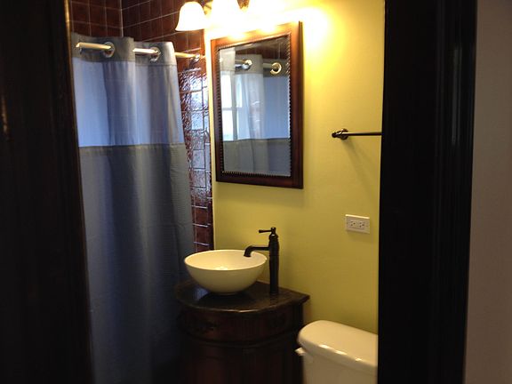 3rd image of 6301 N Washtenaw Ave APT 3
