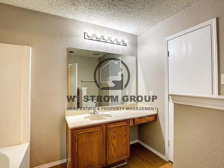 2363 Laurelhill Ln — Photo 20